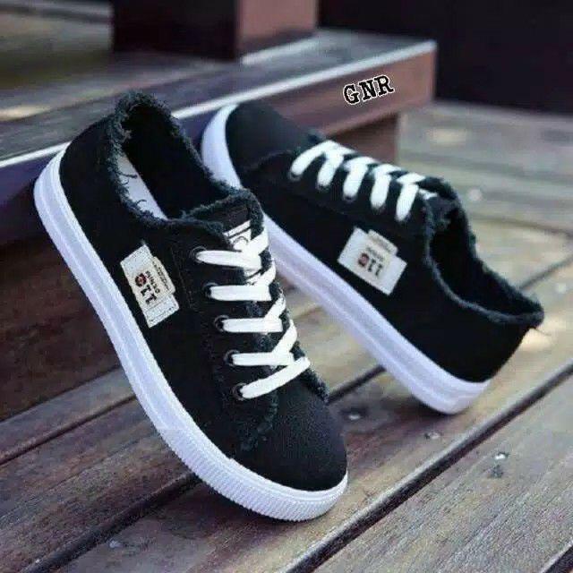 Sepatu on sale kets sneakers